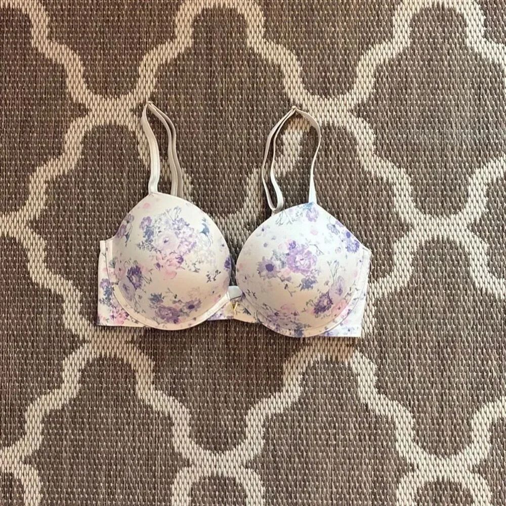 Victoria’s Secret push-up bra size 34DD